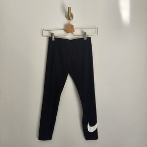 NWT Nike Girls Black Leggings Size S 128-137 cm Swoosh Tight Fit Pants